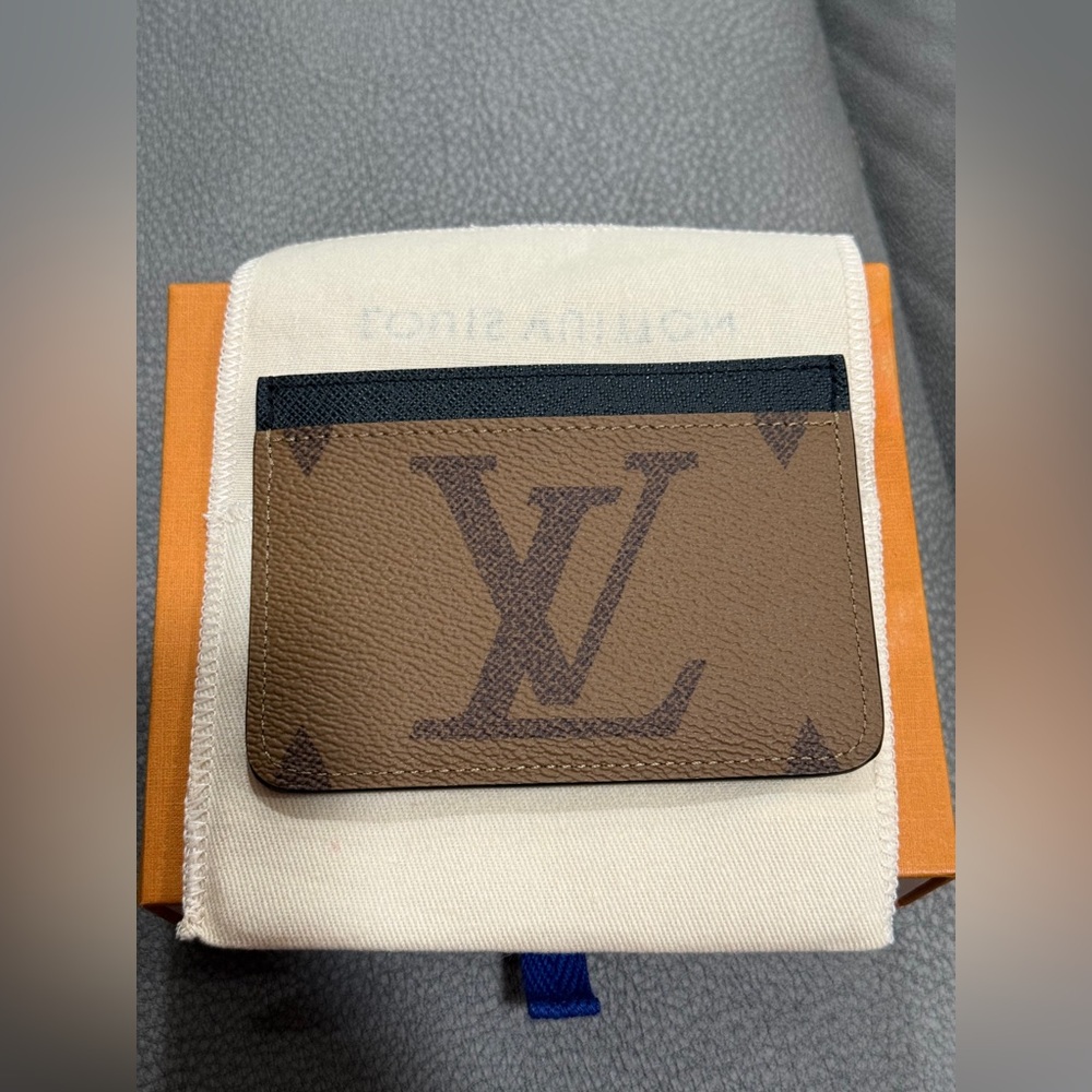 Louis Vuitton Monogram Card Holder - Picture 2 of 4
